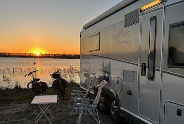 KAMPEREN OP DE STRONK “ KLEIN ZWEDEN VAN DE POLDER”