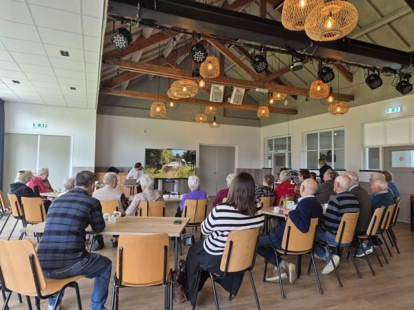 De afgelopen weken zijn 2 dorpsgenoten aan het woord geweest bij de Ontmoeting in de Bosfluiter.