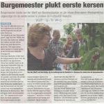 bedrijven 4 07 2013 burgemeester plukt eerte kersen